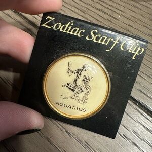 vtg Aquarius scarf clip